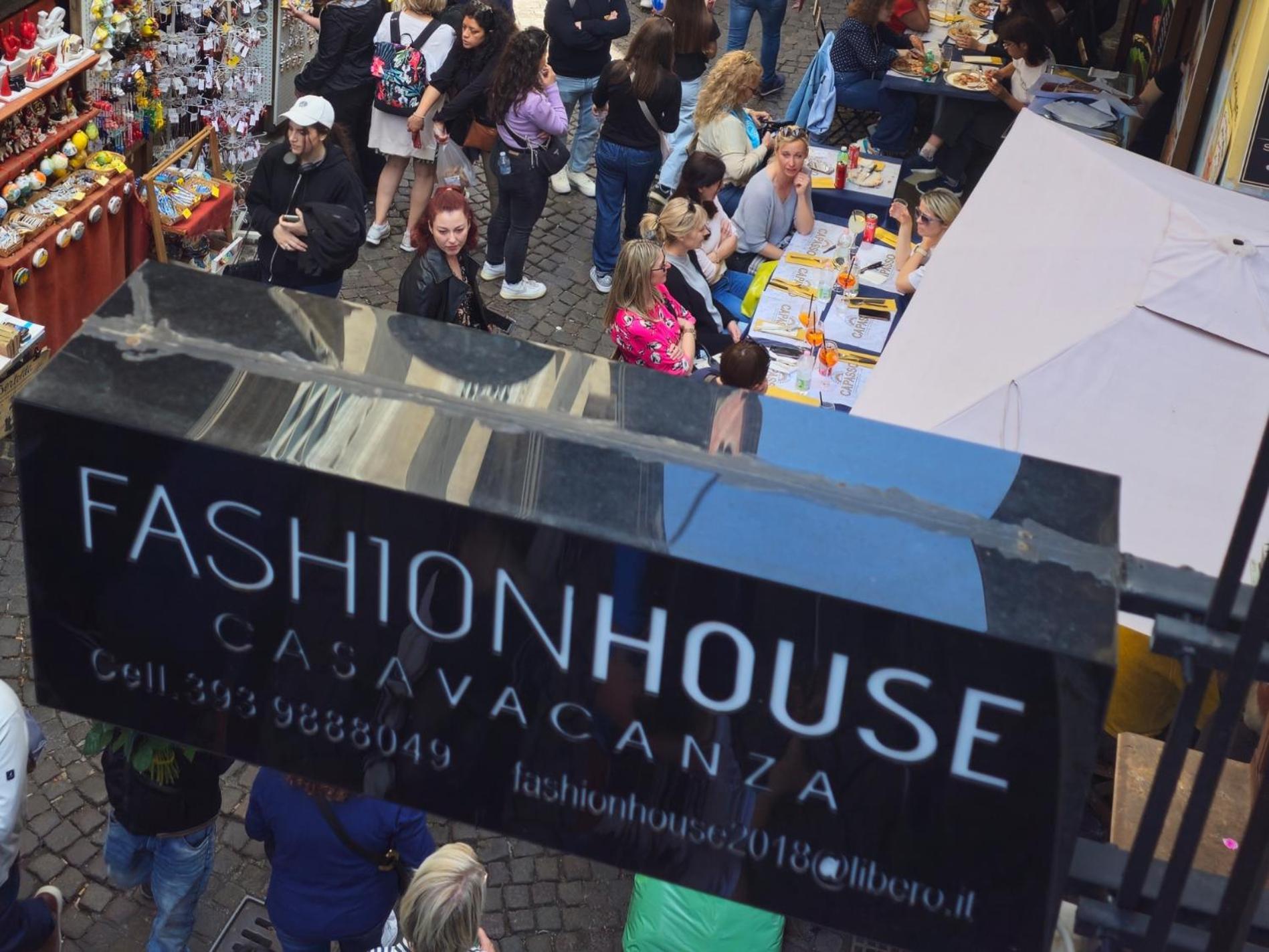 Fashion House Spaccanapoli Luaran gambar